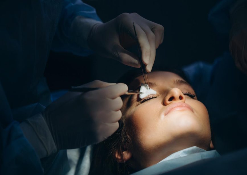 Bursa Goz Kapagi Estetigi